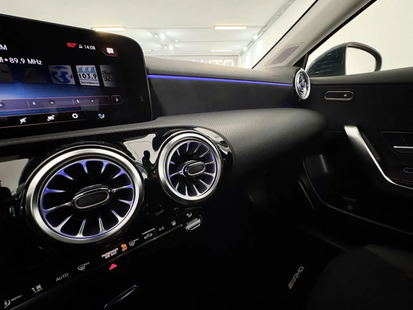 Mercedes-Benz A 250 e AMG Line 12
