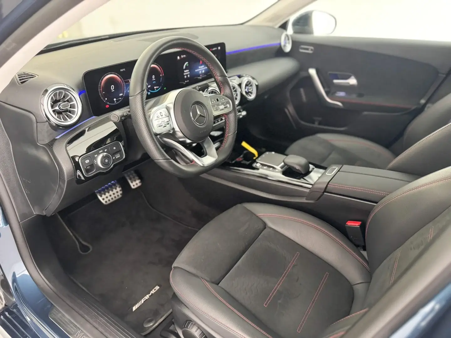 Mercedes-Benz A 250 e AMG Line 29