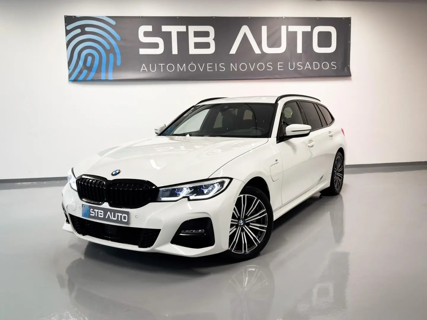 BMW 320 e Touring xDrive Auto Sport 1
