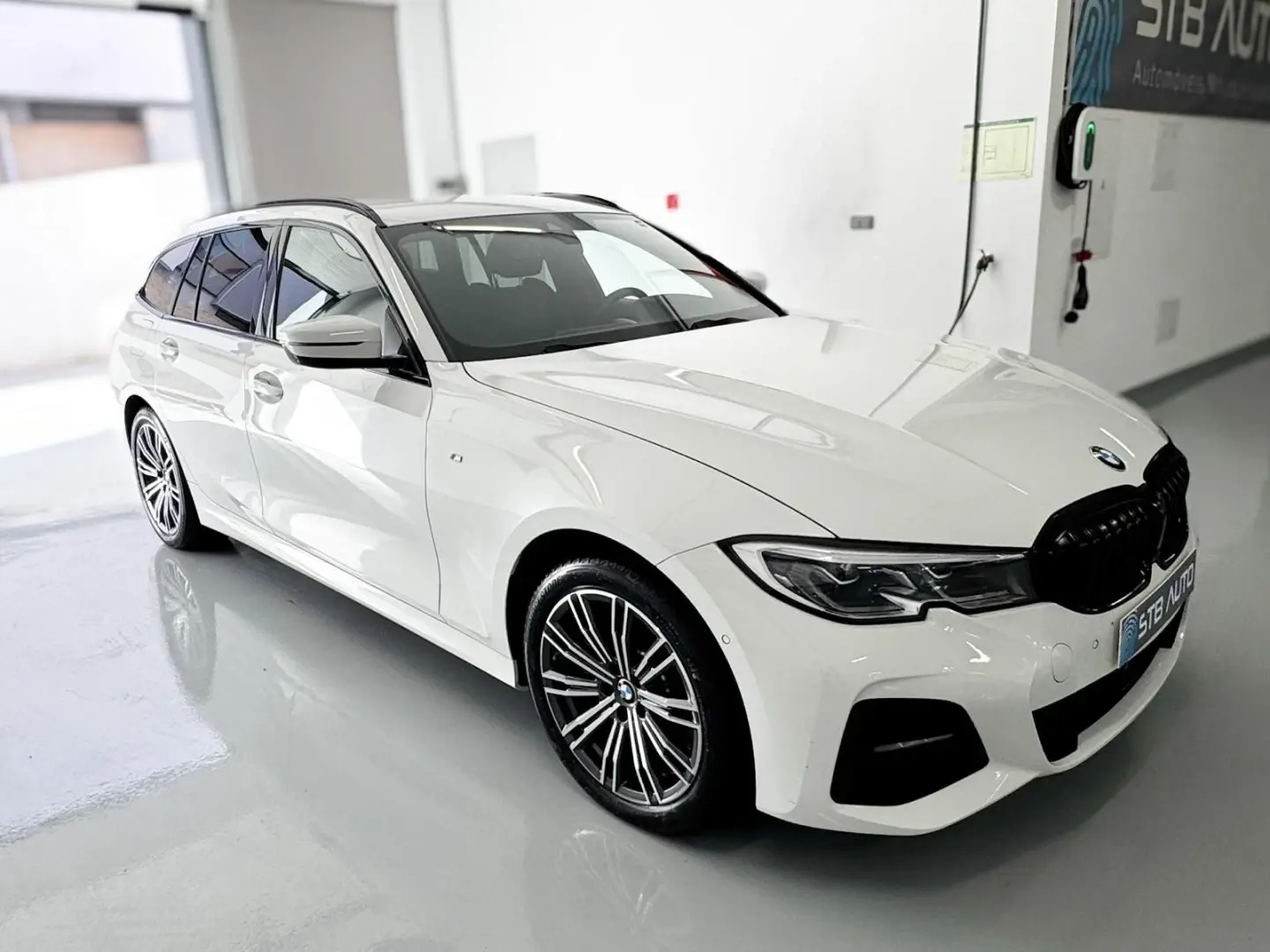 BMW 320 e Touring xDrive Auto Sport 2