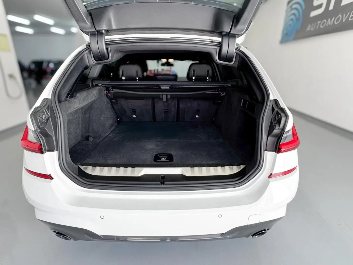 BMW 320 e Touring xDrive Auto Sport 9