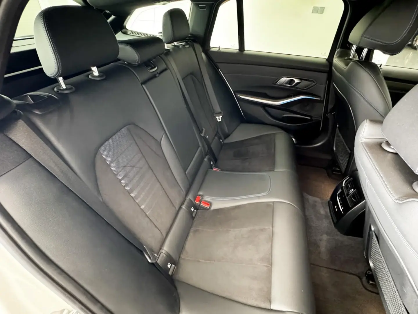 BMW 320 e Touring xDrive Auto Sport 12