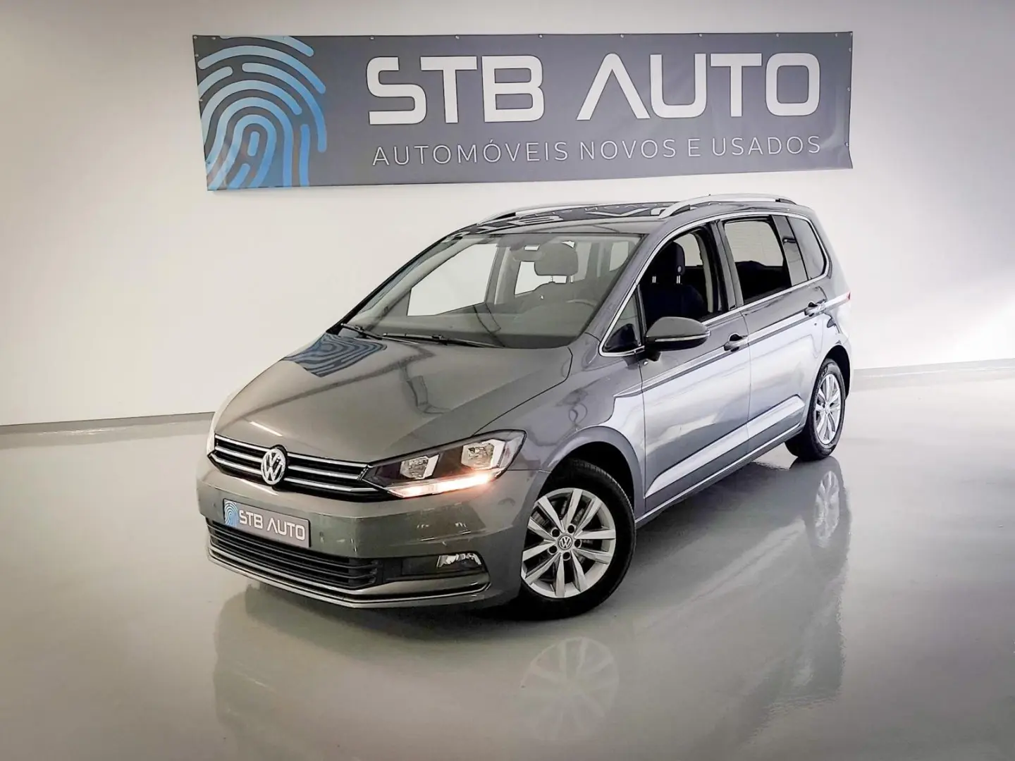 Volkswagen Touran 1.6 TDI Highline 1