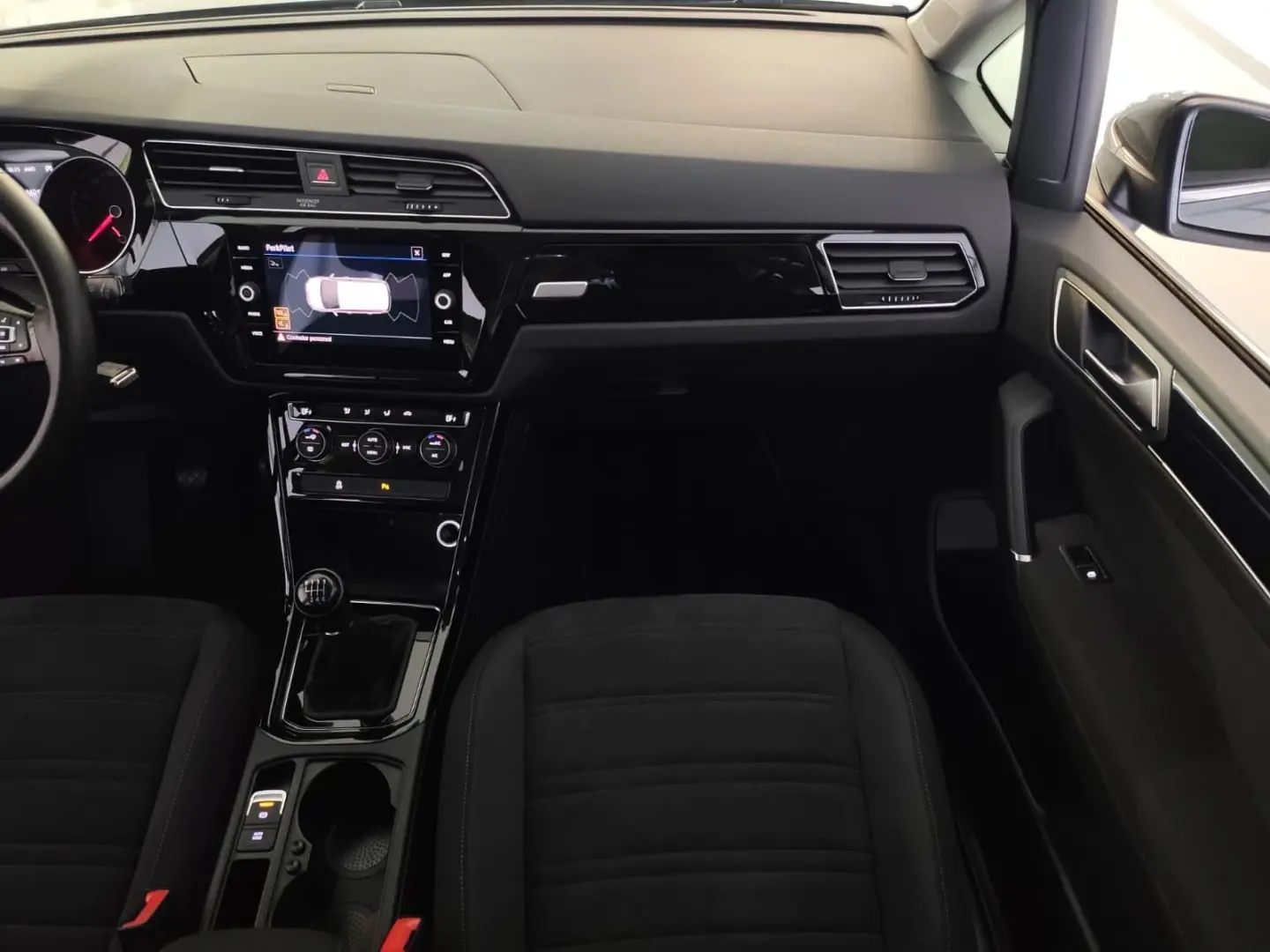 Volkswagen Touran 1.6 TDI Highline 10