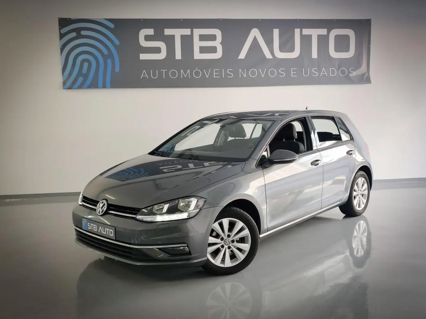 Volkswagen Golf 1.0 TSI Confortline DSG 1