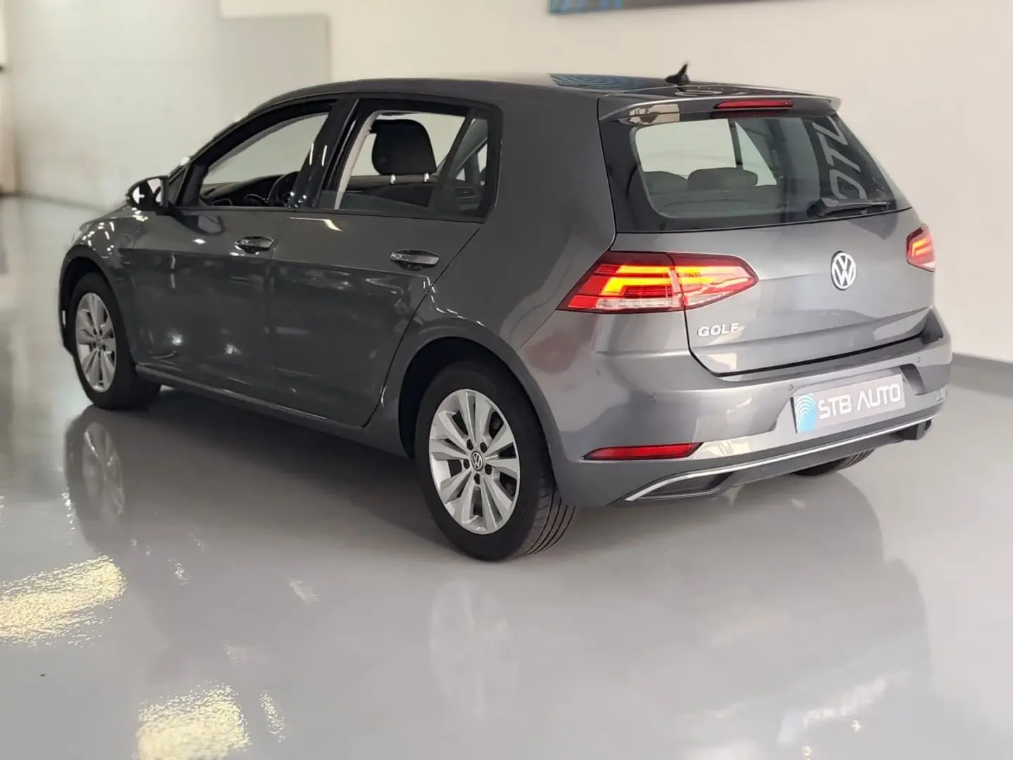 Volkswagen Golf 1.0 TSI Confortline DSG 20