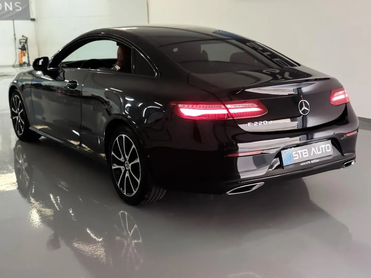 Mercedes-Benz E 220 2