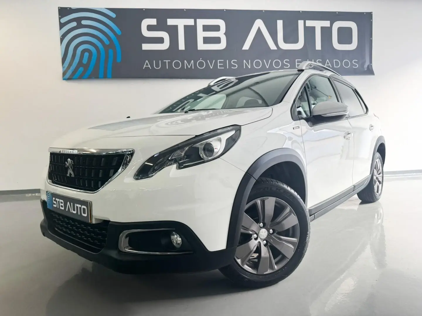 Peugeot 2008 1.2 PureTech Signature 2