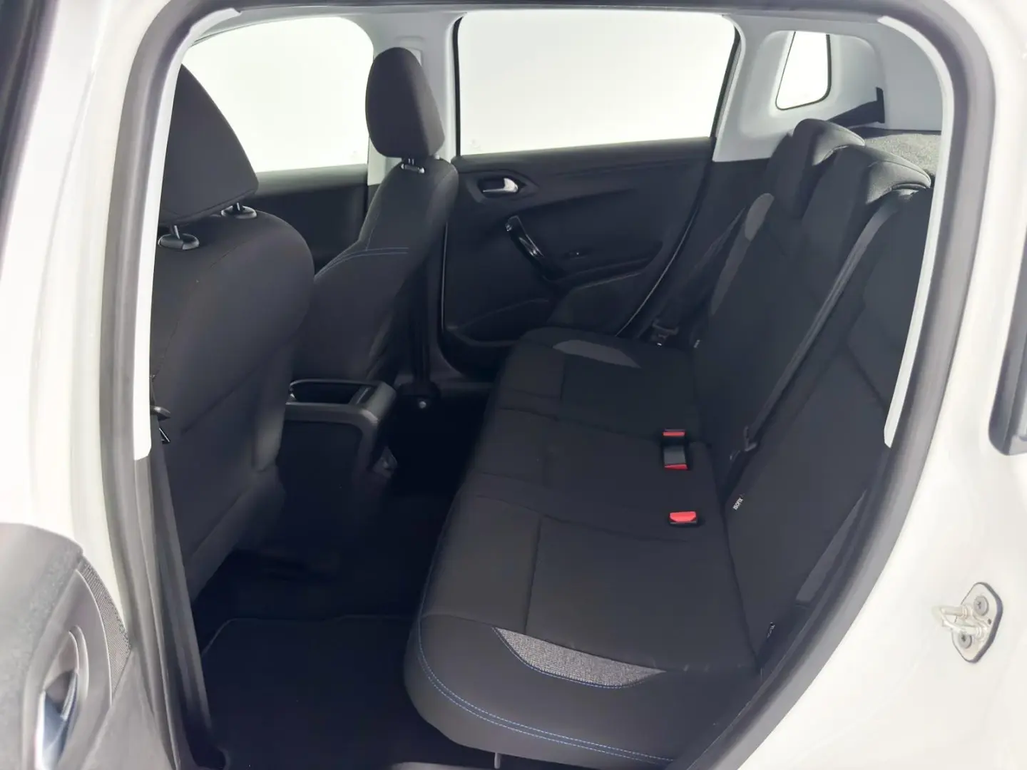 Peugeot 2008 1.2 PureTech Signature 9
