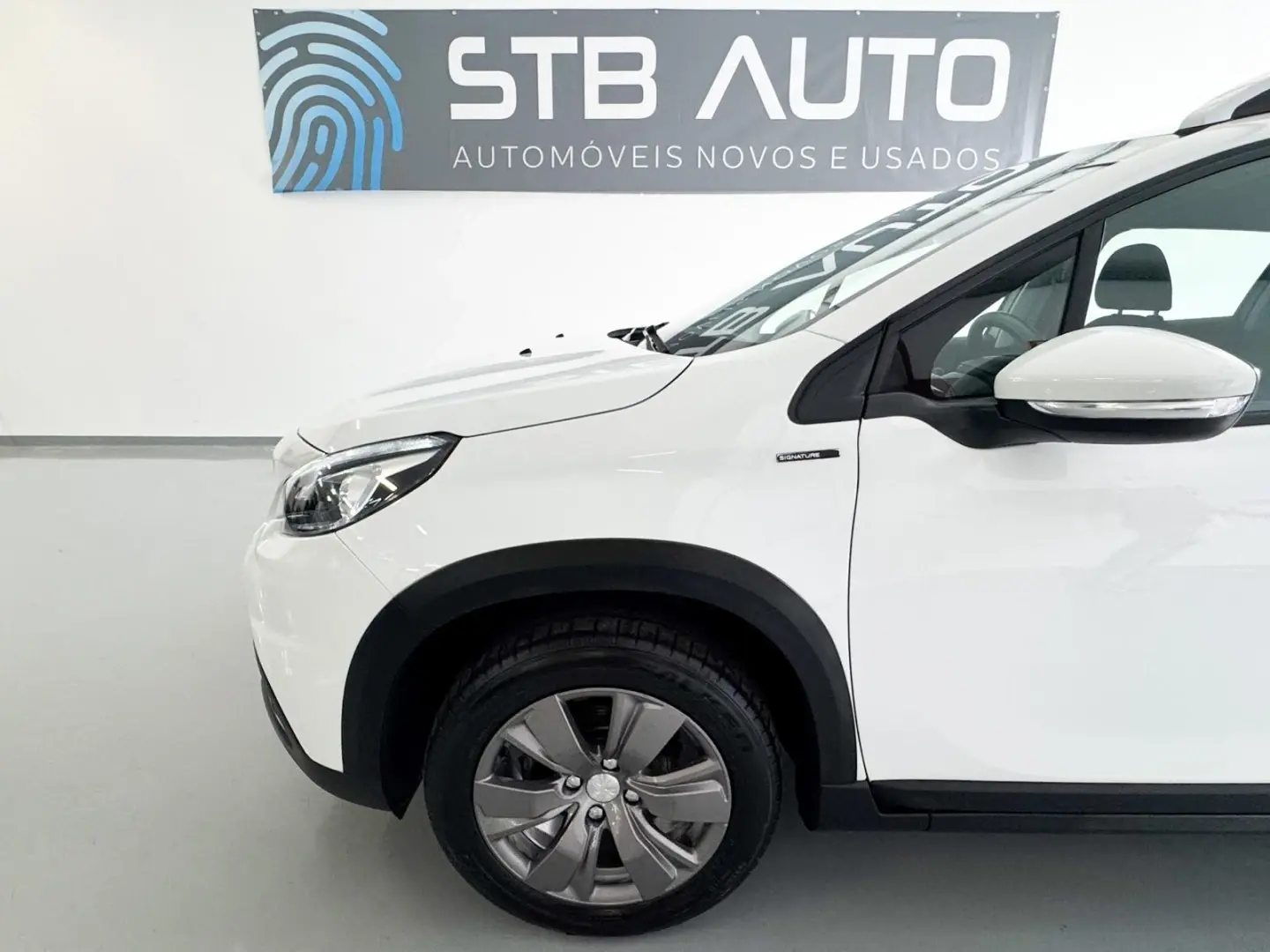Peugeot 2008 1.2 PureTech Signature 12