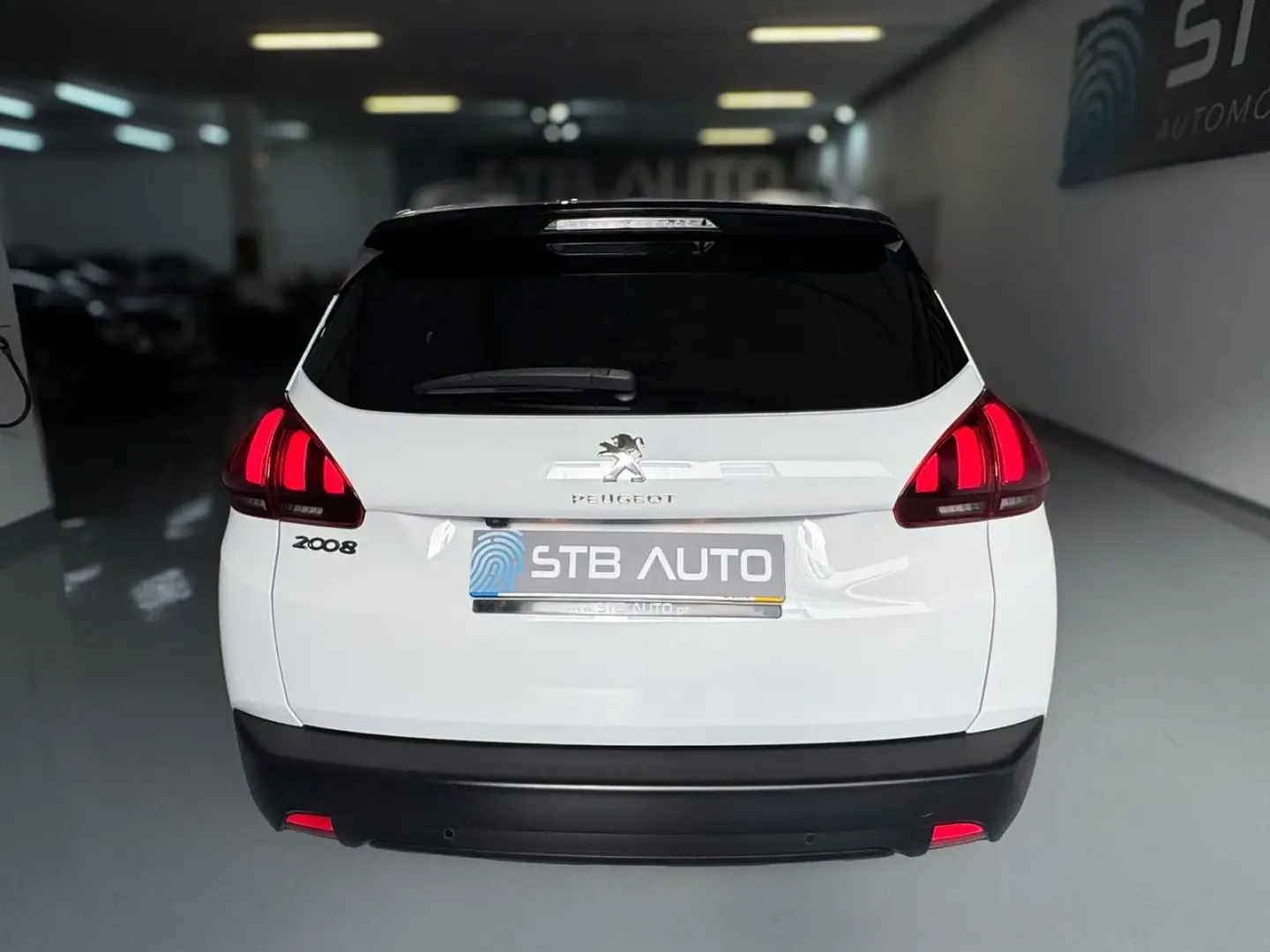Peugeot 2008 1.2 PureTech Signature 13