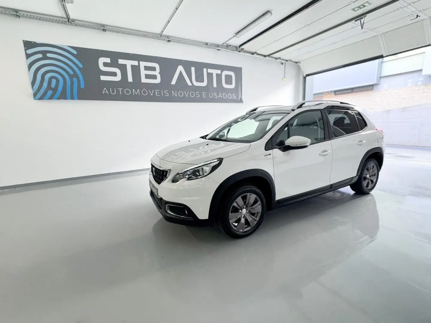 Peugeot 2008 1.2 PureTech Signature 14