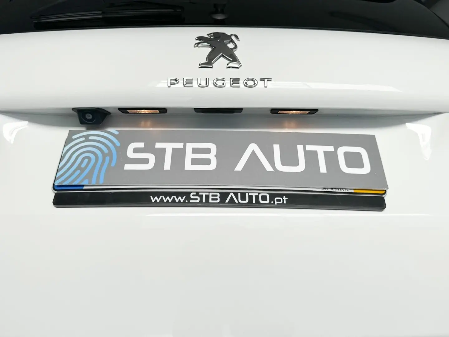 Peugeot 2008 1.2 PureTech Signature 15
