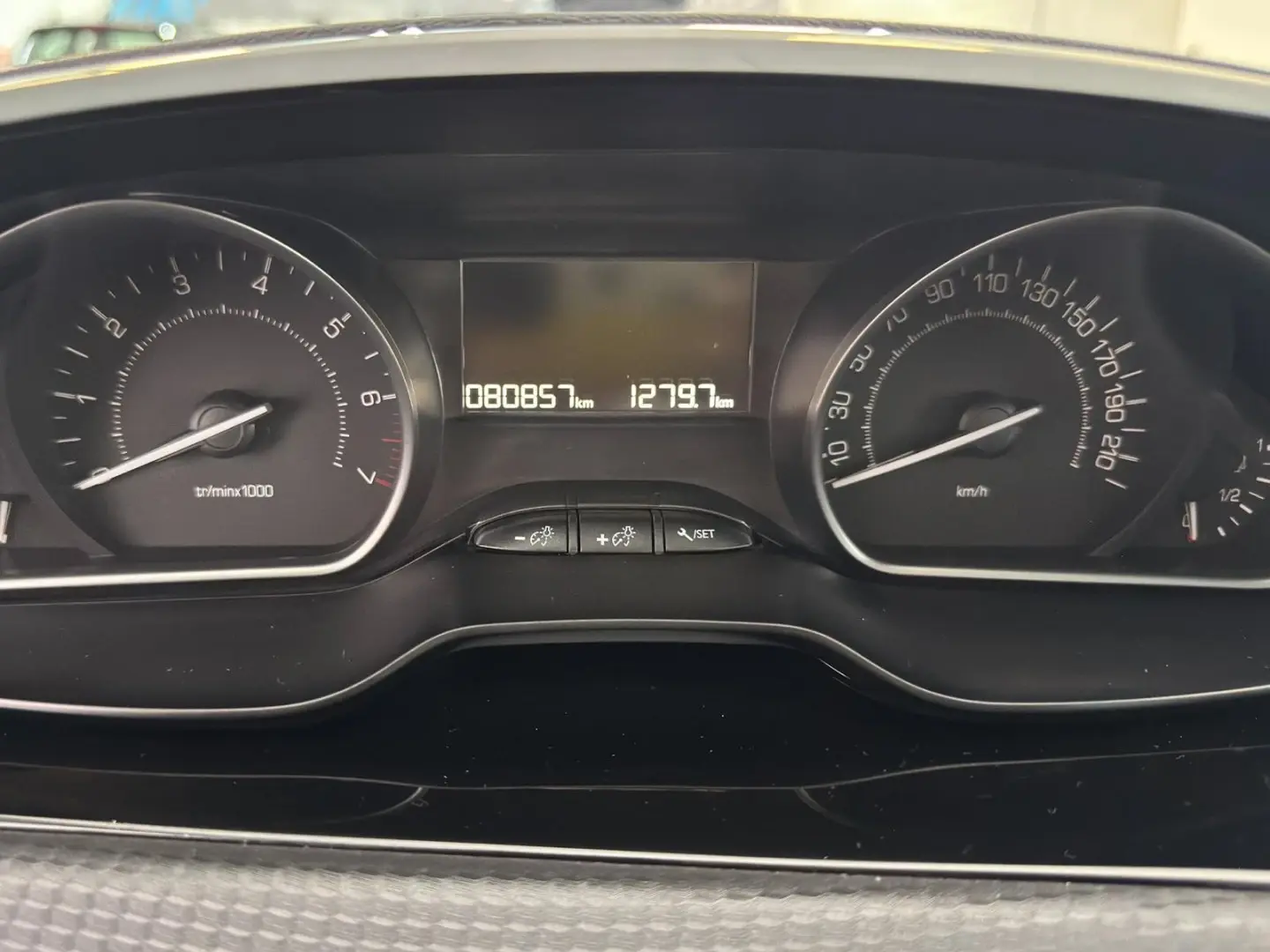 Peugeot 2008 1.2 PureTech Signature 17