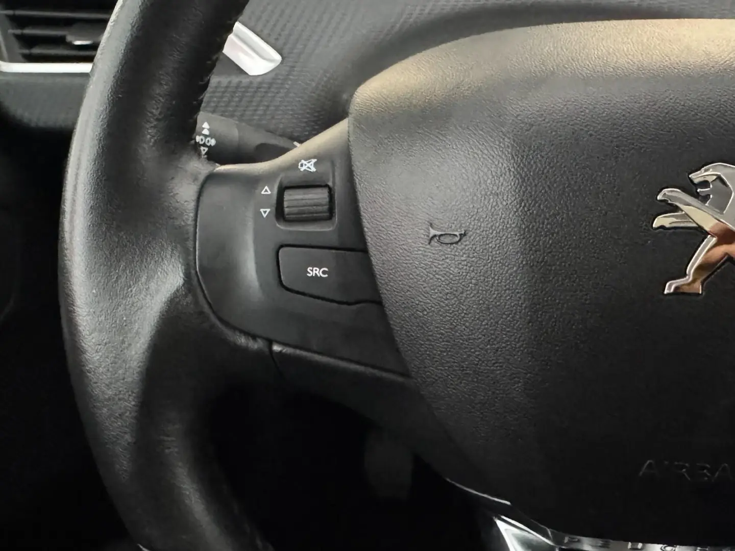 Peugeot 2008 1.2 PureTech Signature 19