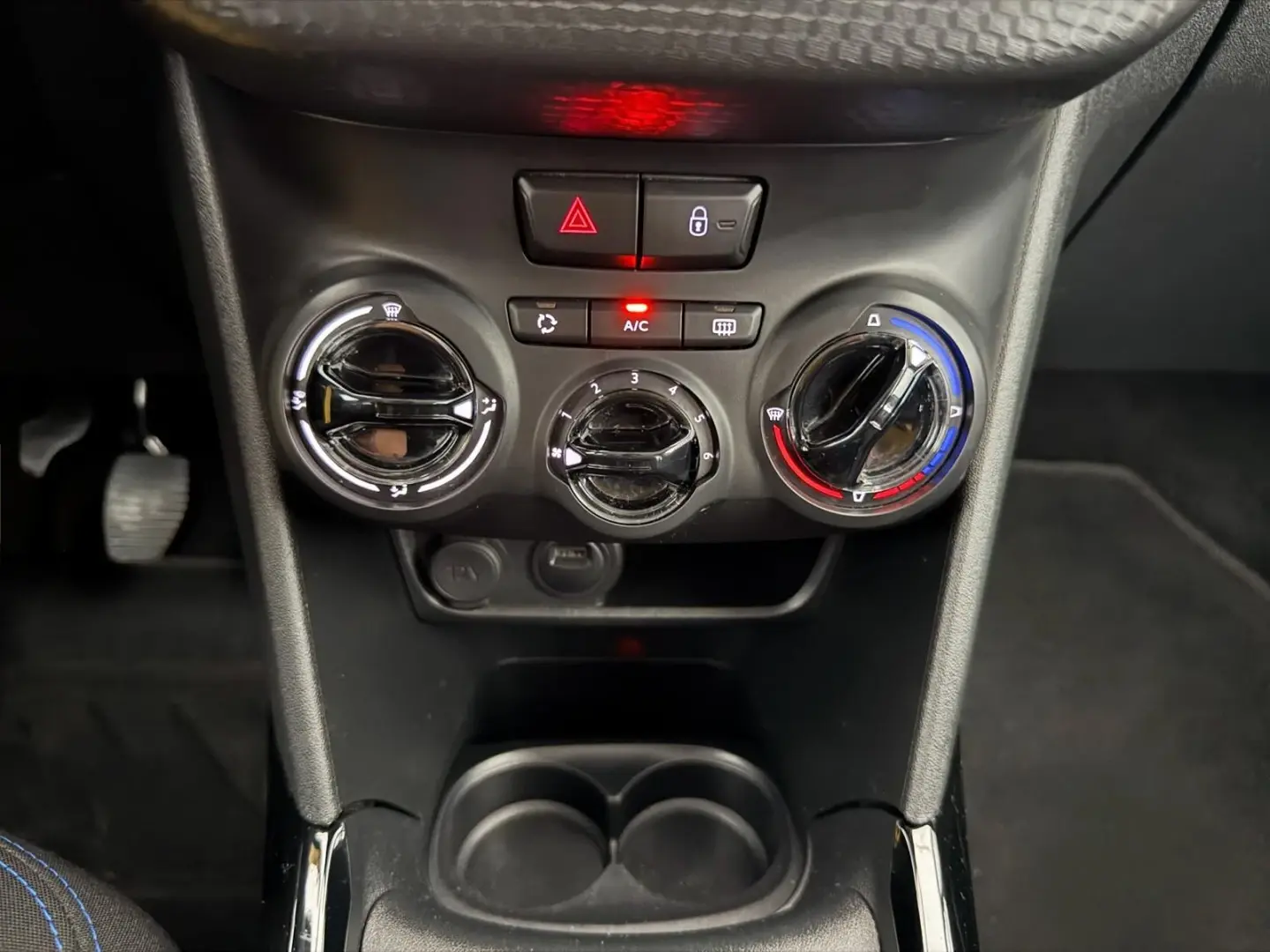 Peugeot 2008 1.2 PureTech Signature 23