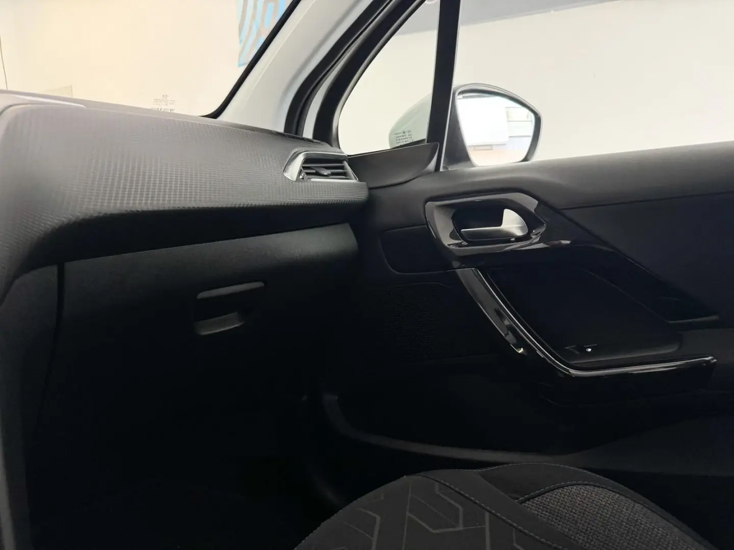 Peugeot 2008 1.2 PureTech Signature 24