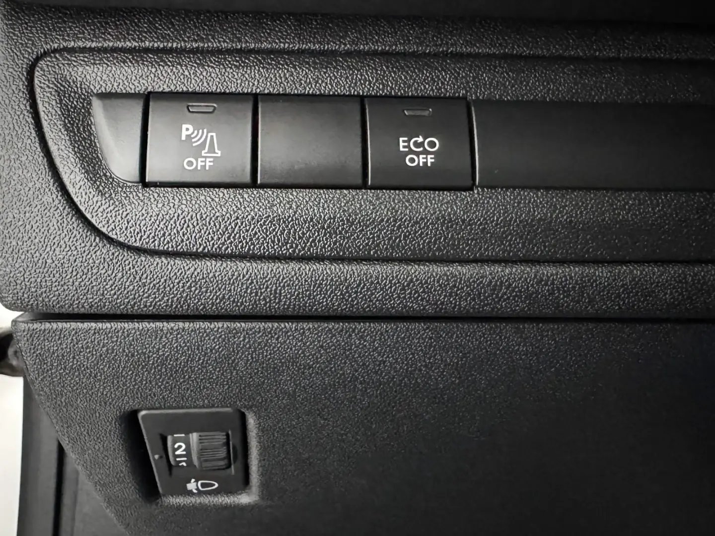 Peugeot 2008 1.2 PureTech Signature 27