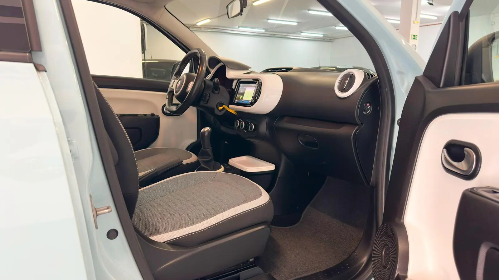 Renault Twingo 1.0 SCe Limited 11