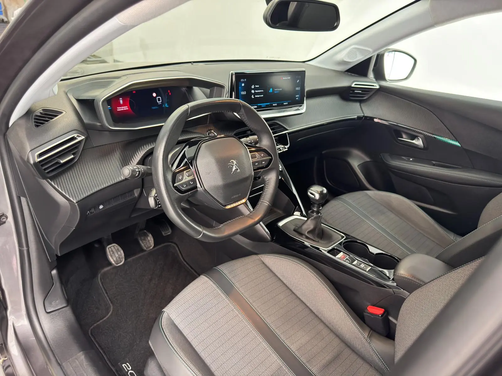 Peugeot 208 1.2 PureTech Allure Pack 7