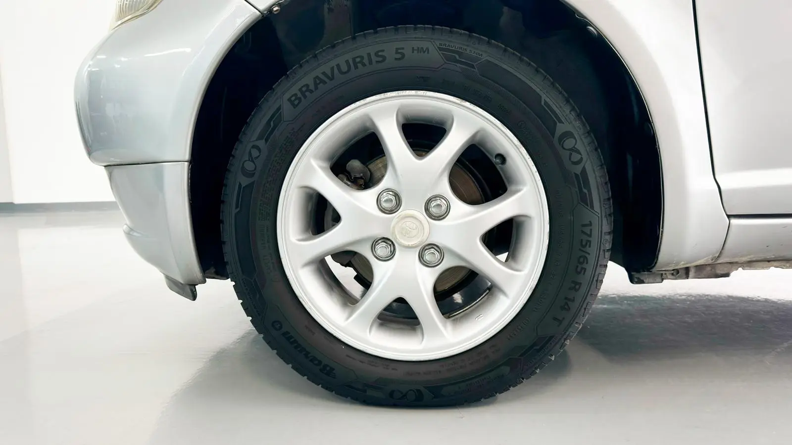 Toyota Yaris 1.0 Sol 23