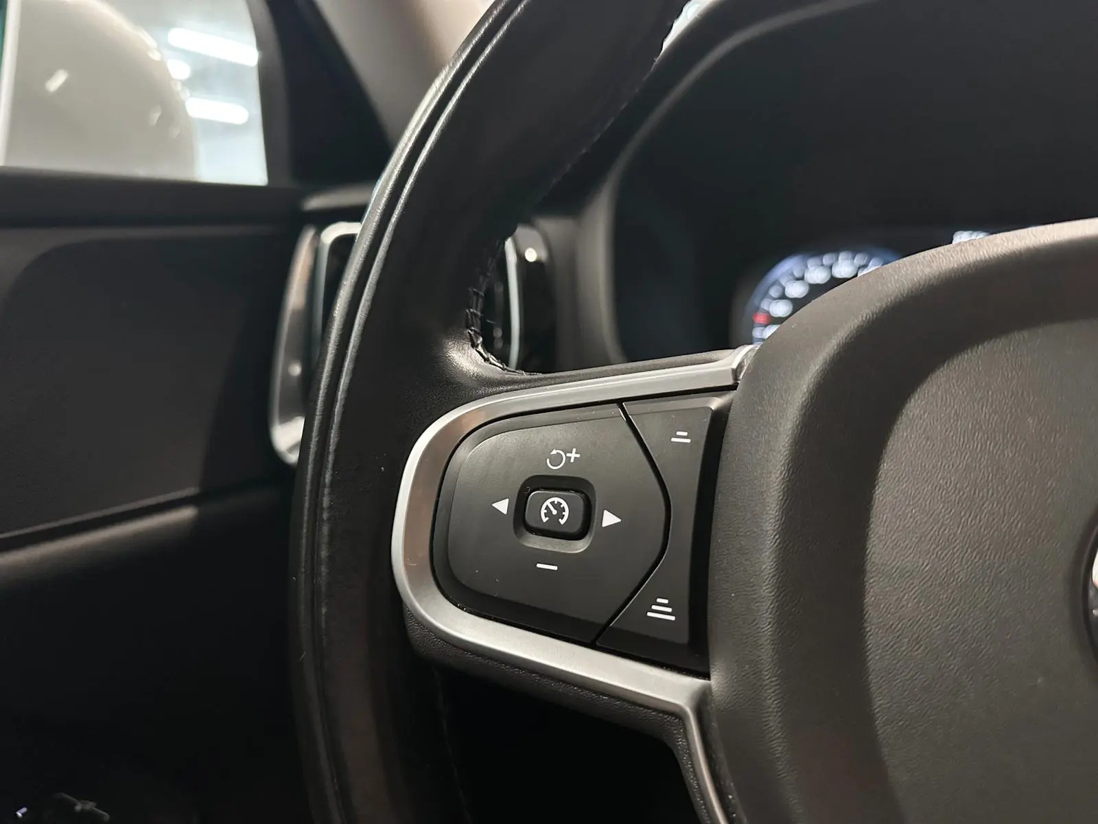 Volvo V60 B4 D Geartronic Momentum Pro 32