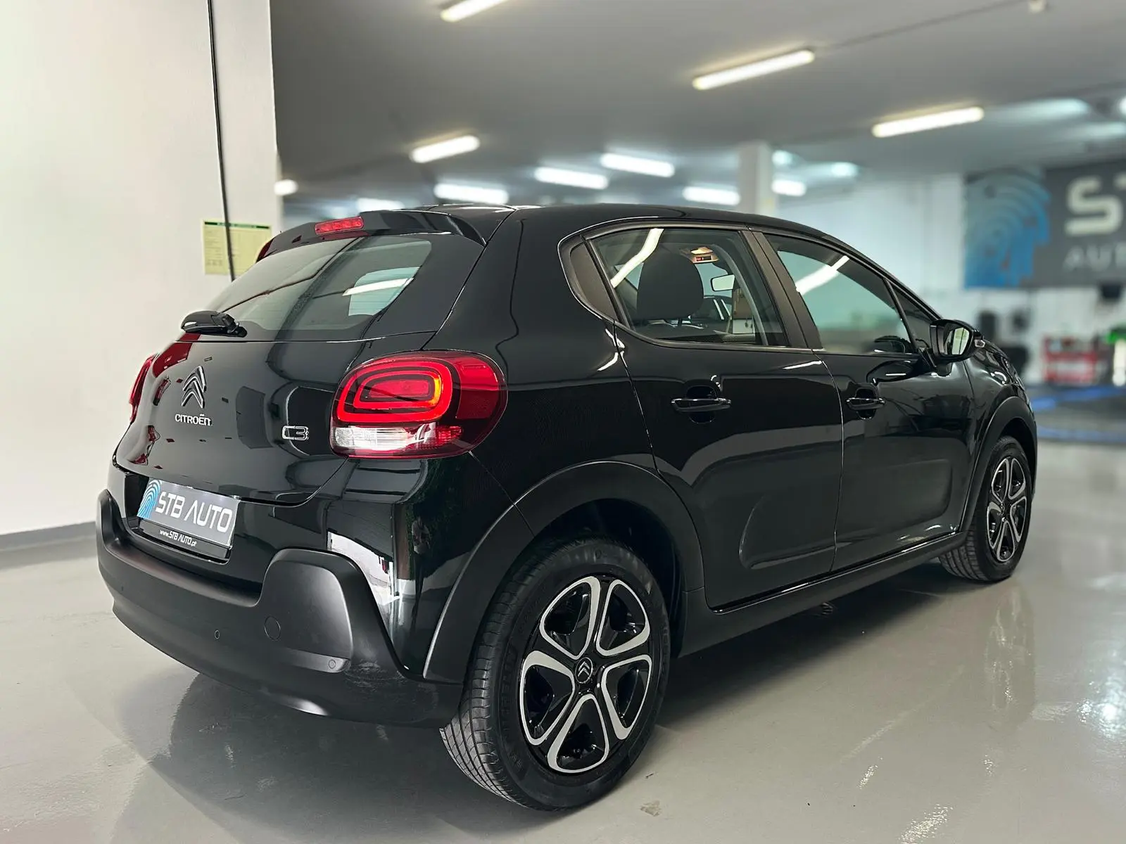 Citroen C3 1.2 PureTech Plus 18