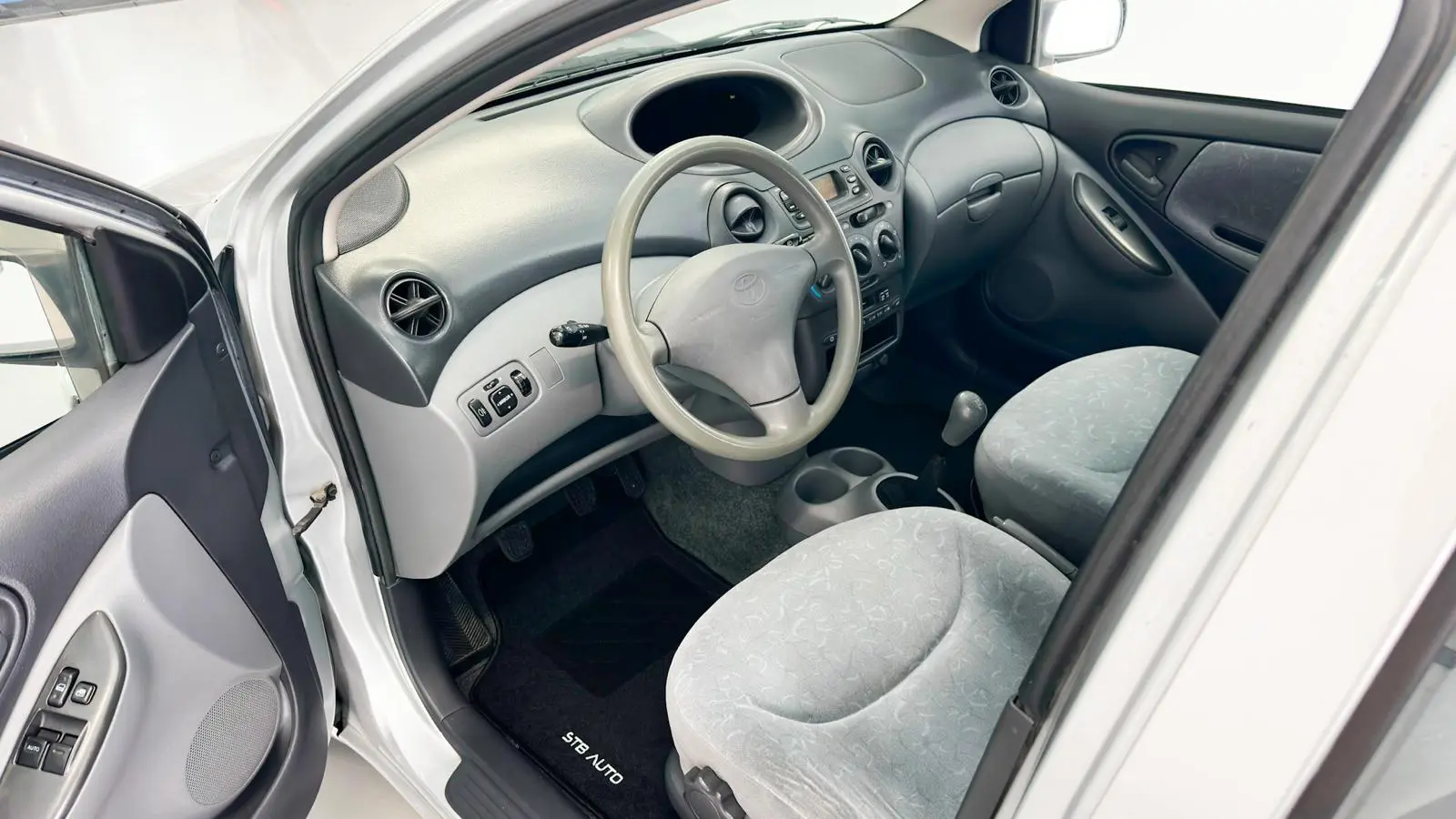 Toyota Yaris 1.0 Sol 13