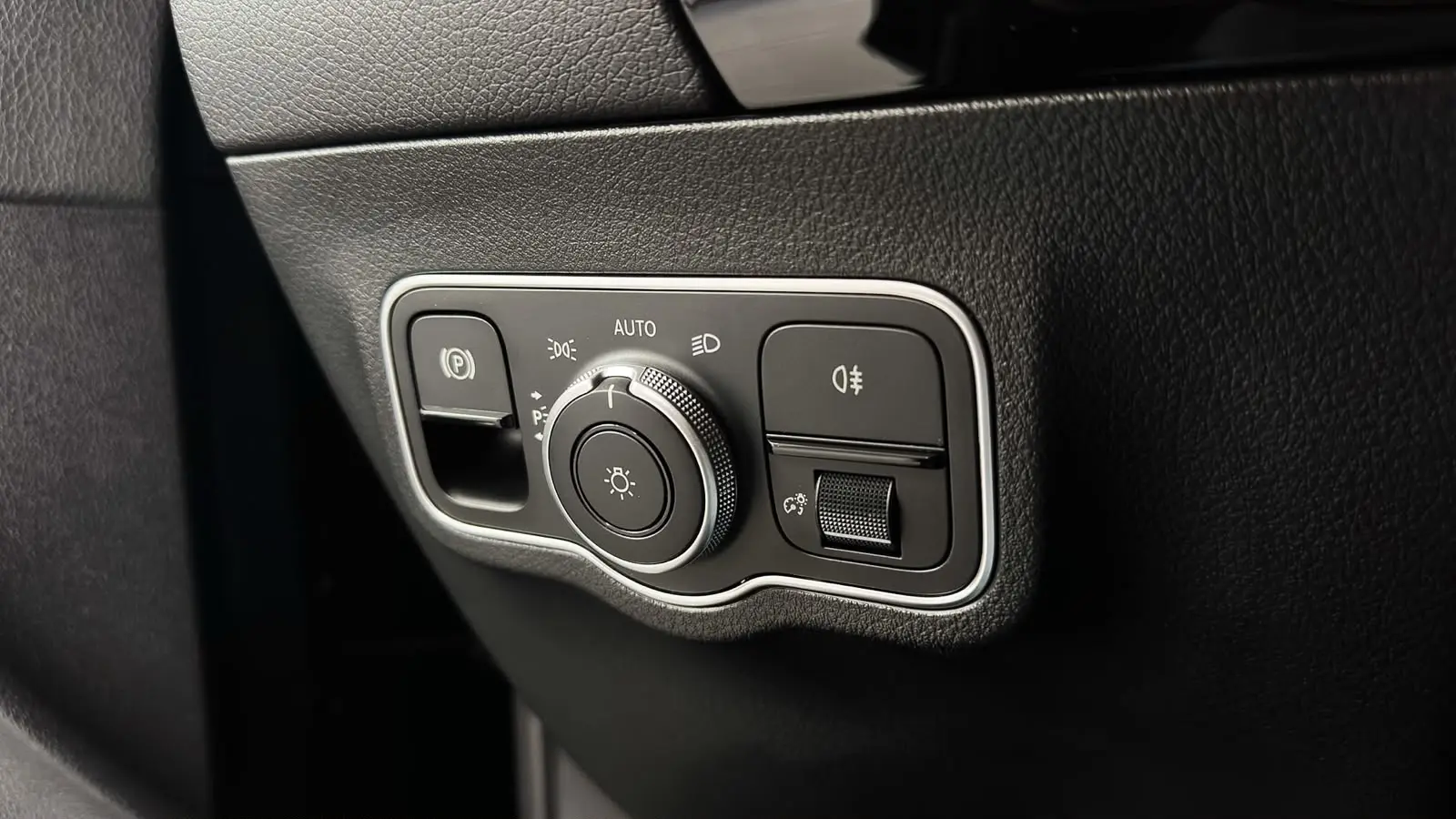 Mercedes-Benz GLA 250 e Progressive 33