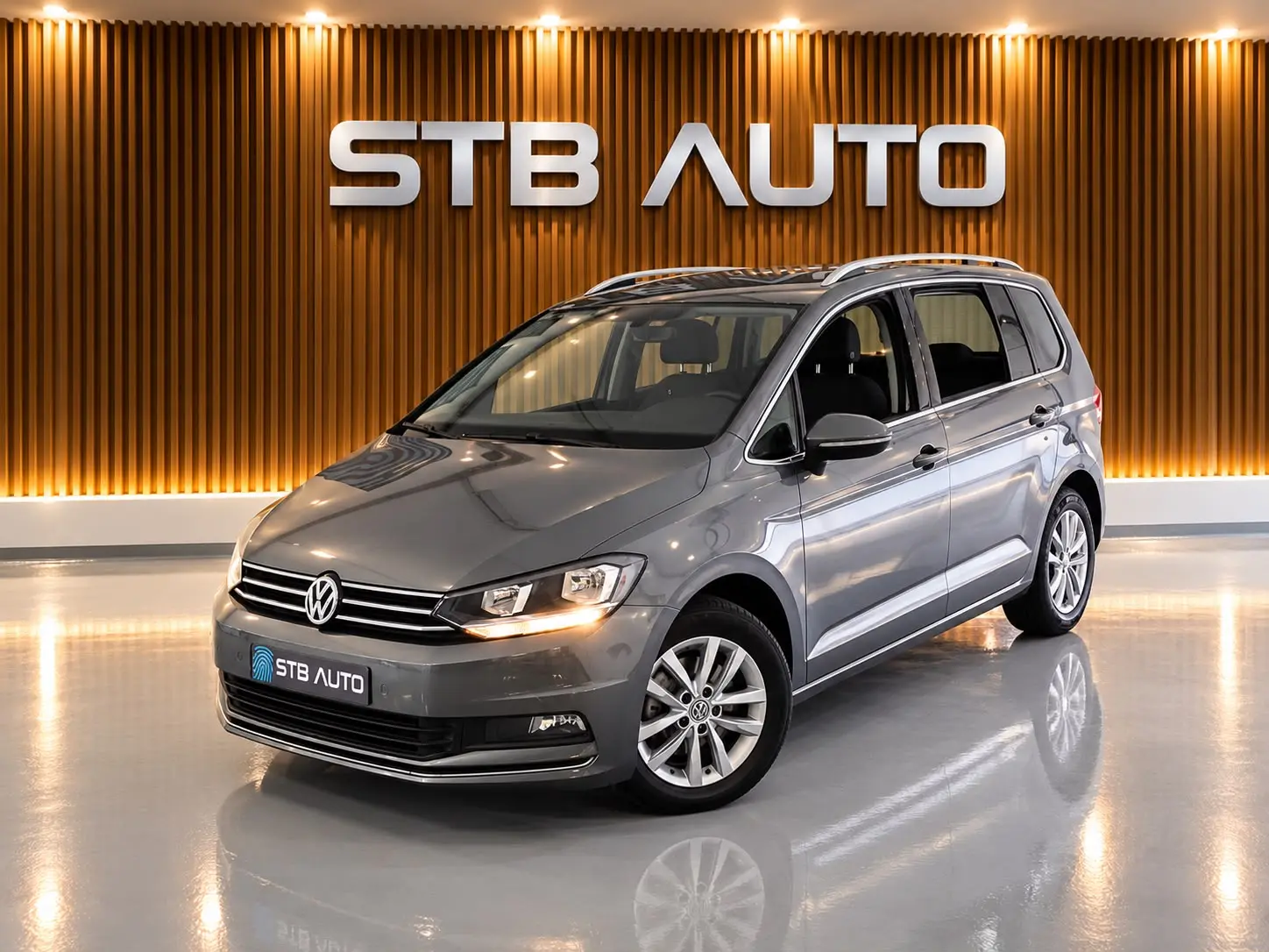 Volkswagen Touran 1.6 TDI Highline 1