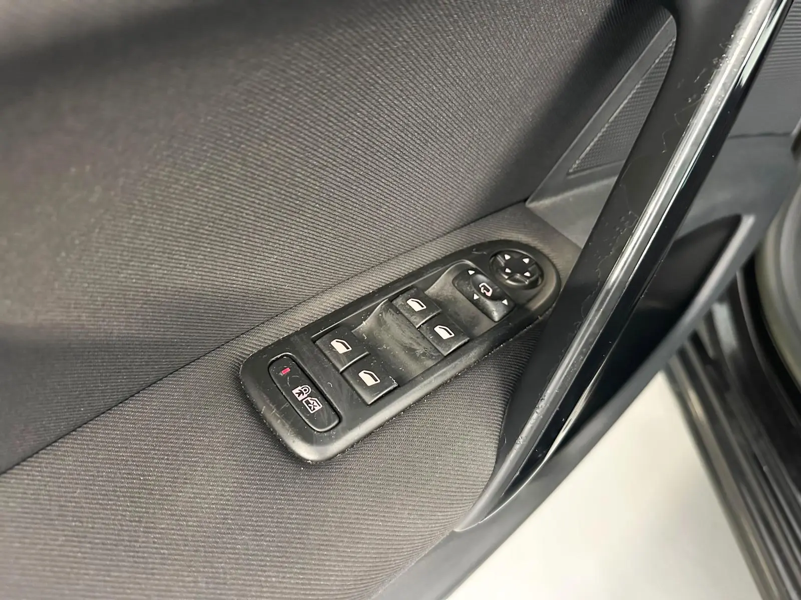 Peugeot 508 SW 1.6 e-HDi Allure 2-Tronic 105g 17