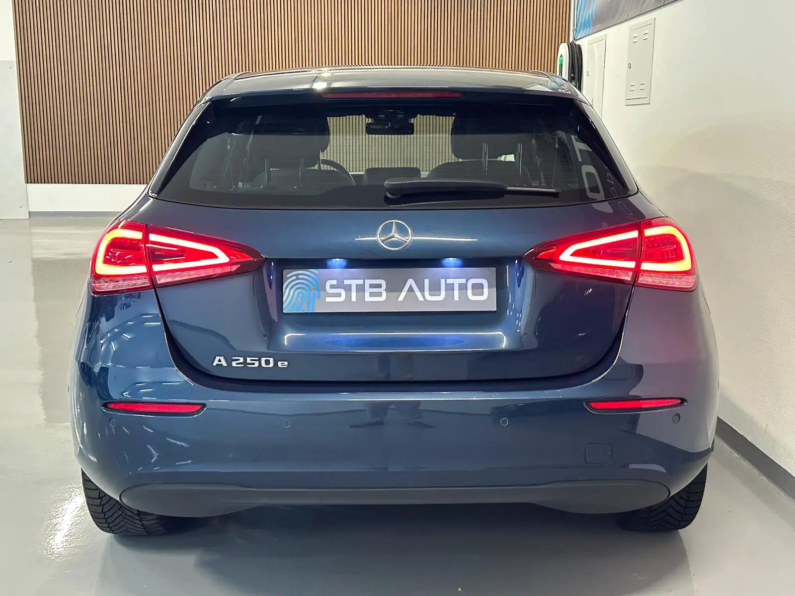 Mercedes-Benz A 250 e Style Plus 4