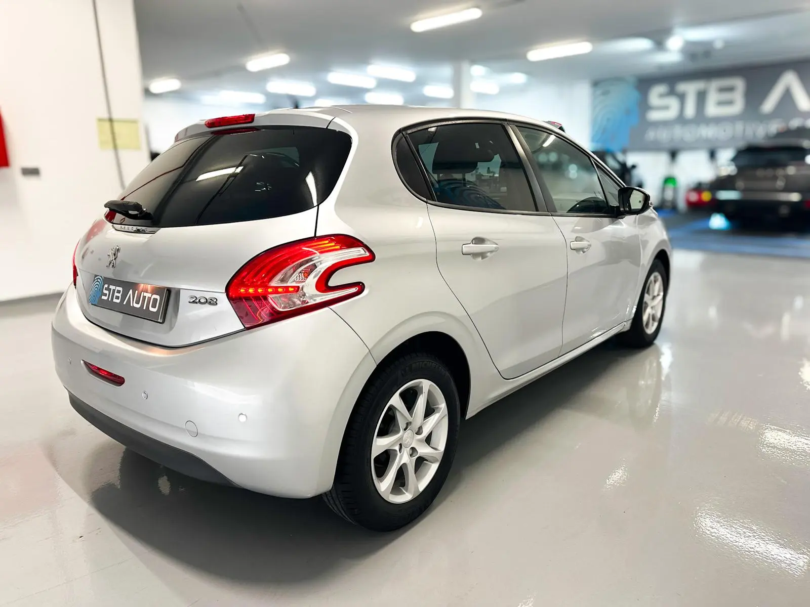 Peugeot 208 1.2 VTi Active 5