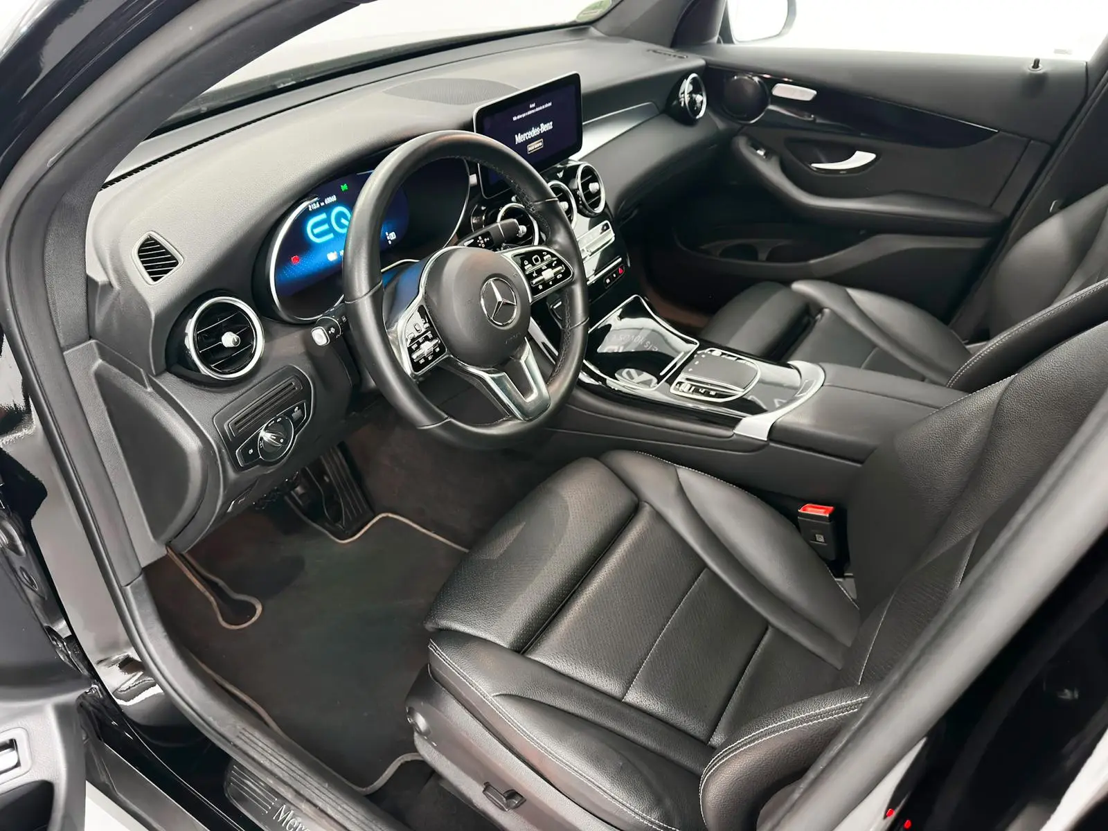 Mercedes-Benz GLC 300 de Coupé 4Matic 11