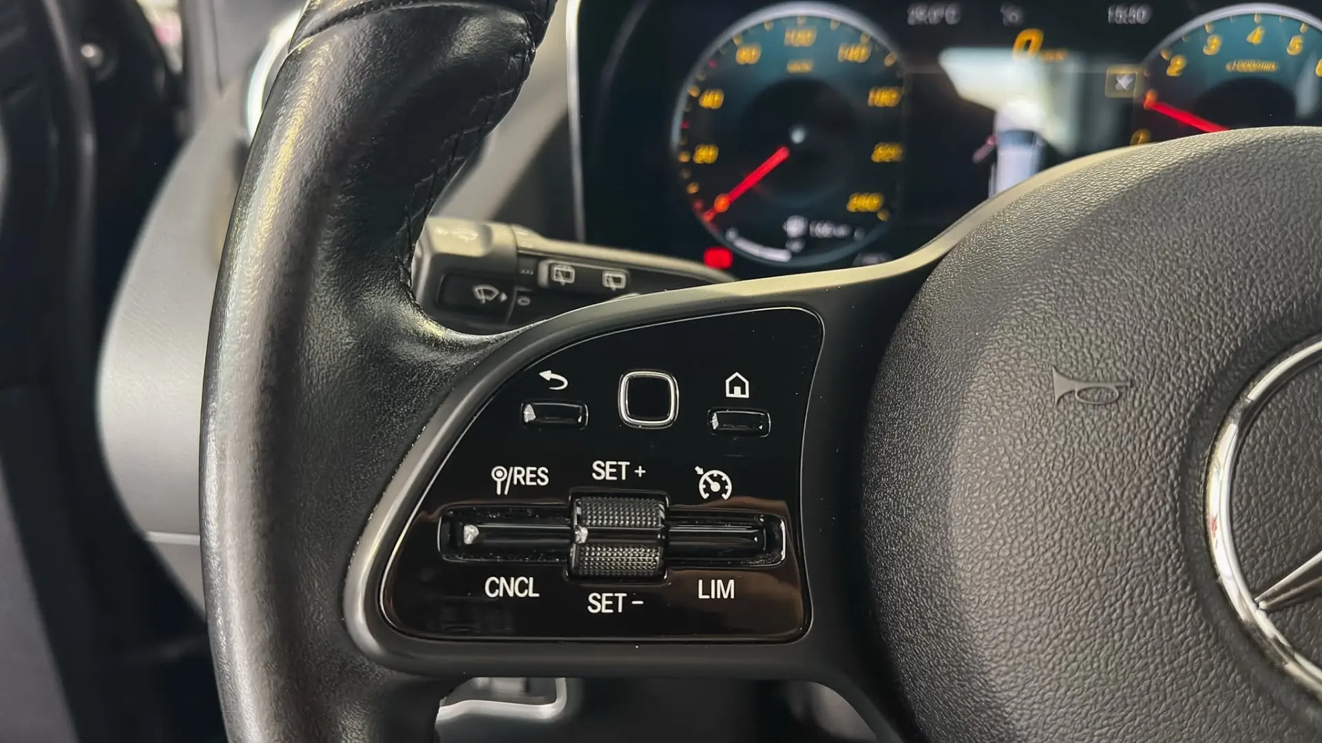 Mercedes-Benz GLA 250 e Progressive 29