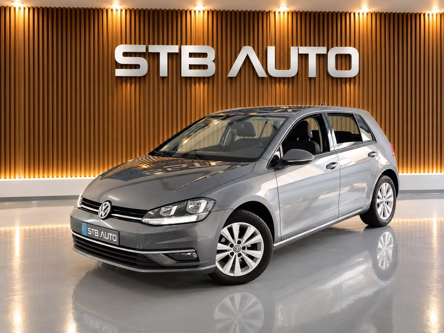 Volkswagen Golf 1.0 TSI Confortline DSG 1