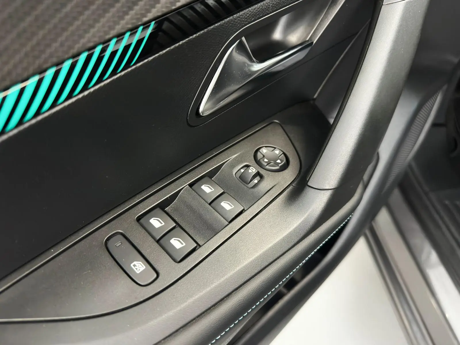 Peugeot 2008 PureTech 130 Stop&Start Allure 33