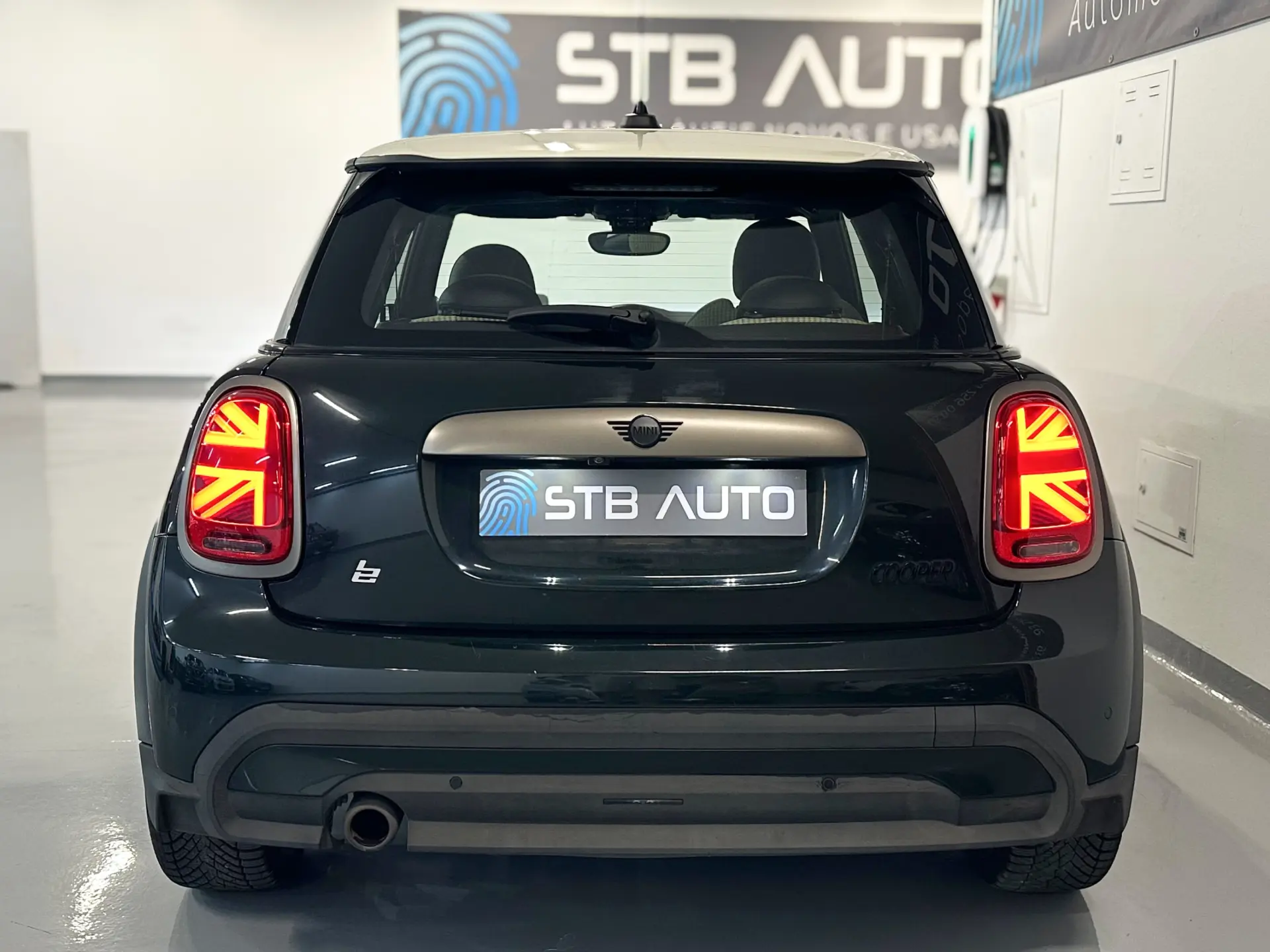 MINI 3 Portas Cooper Premium Resolute Edition Auto 3