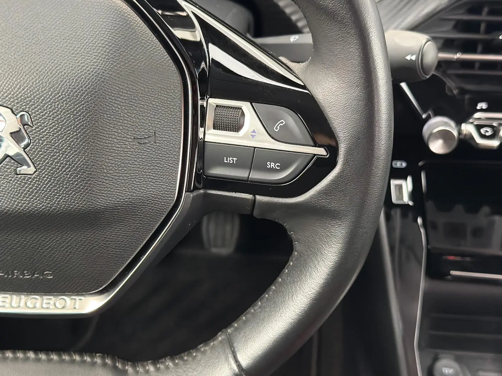 Peugeot 208 1.2 PureTech Allure Pack 12