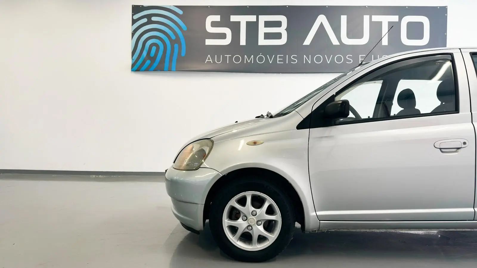 Toyota Yaris 1.0 Sol 3