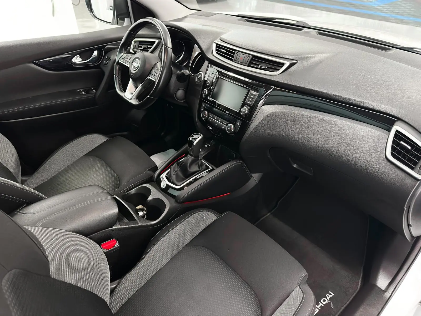 Nissan Qashqai 1.3 DIG-T N-Connecta DCT 8