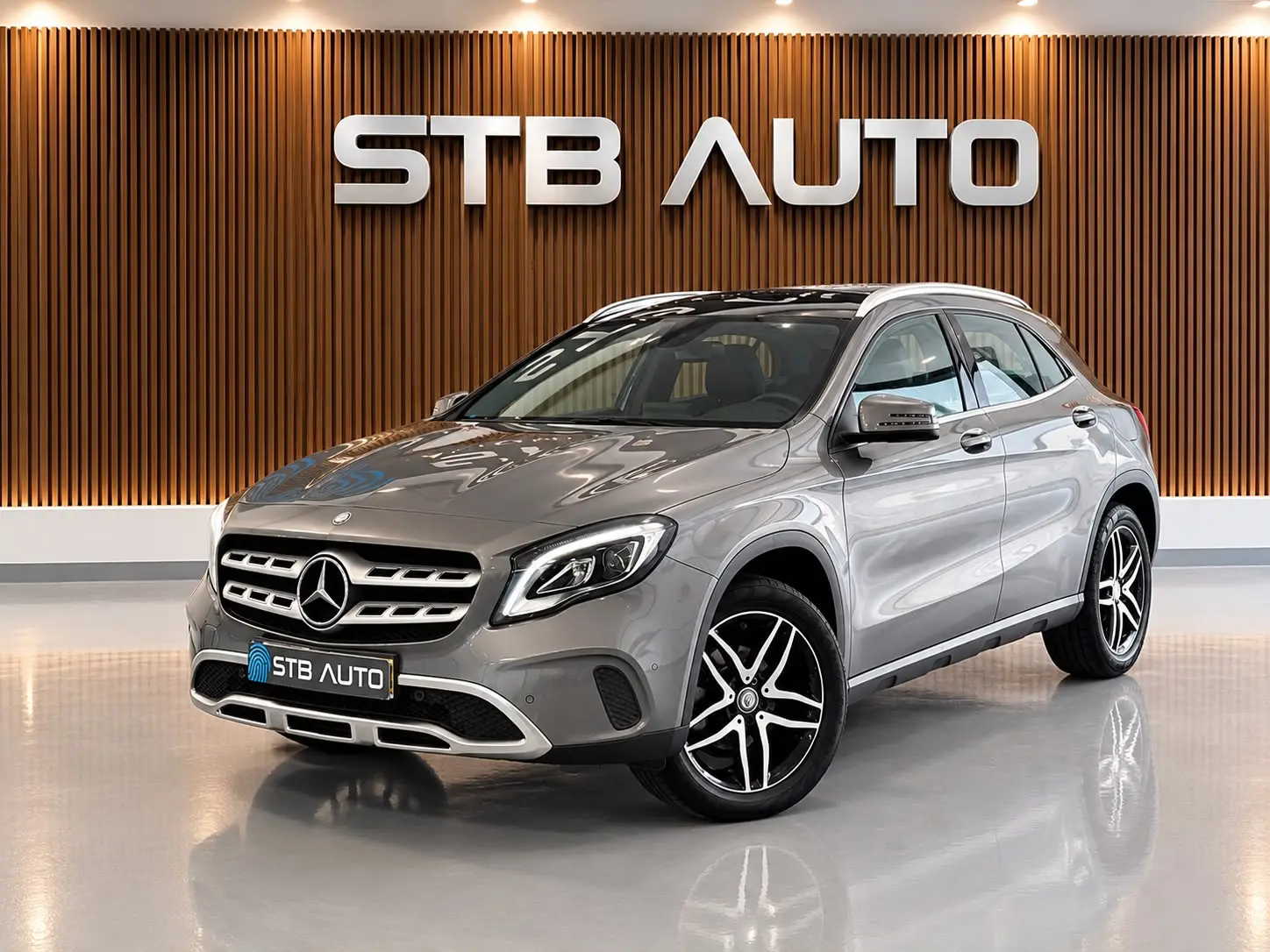 Mercedes-Benz GLA 180 CDi AMG Line 1