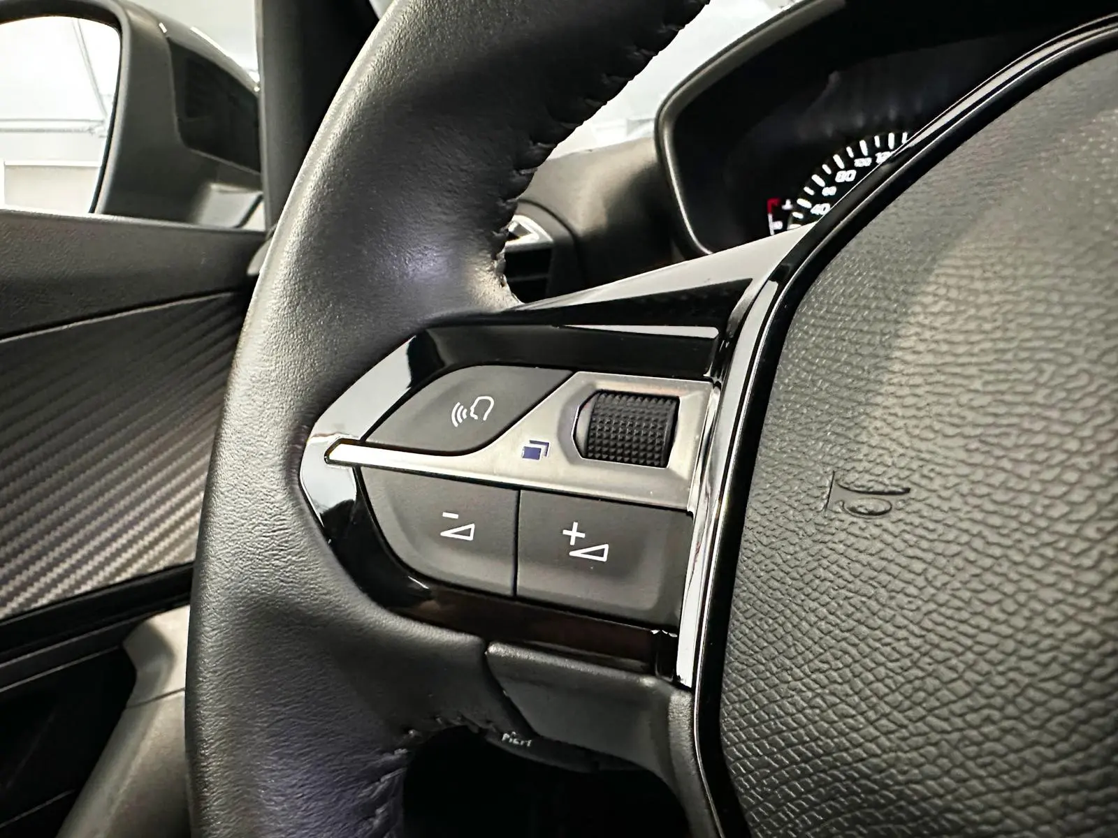 Peugeot 2008 PureTech 130 Stop&Start Allure 21