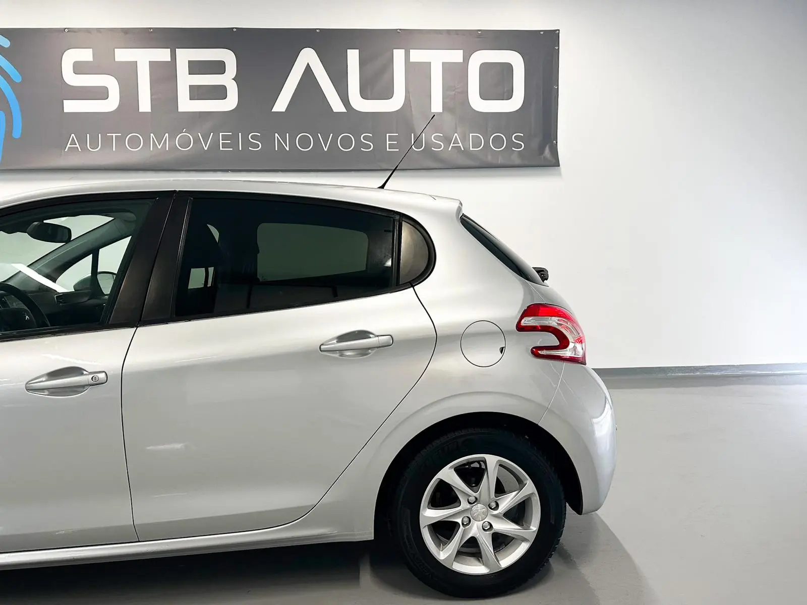 Peugeot 208 1.2 VTi Active 21