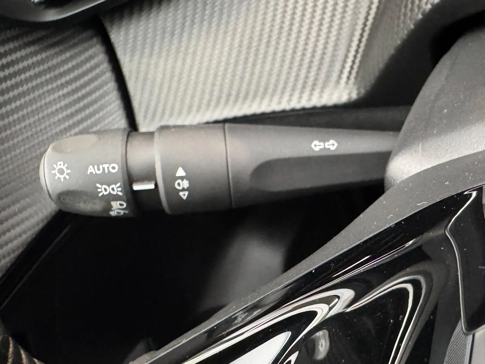 Peugeot 208 1.2 PureTech Allure Pack 21