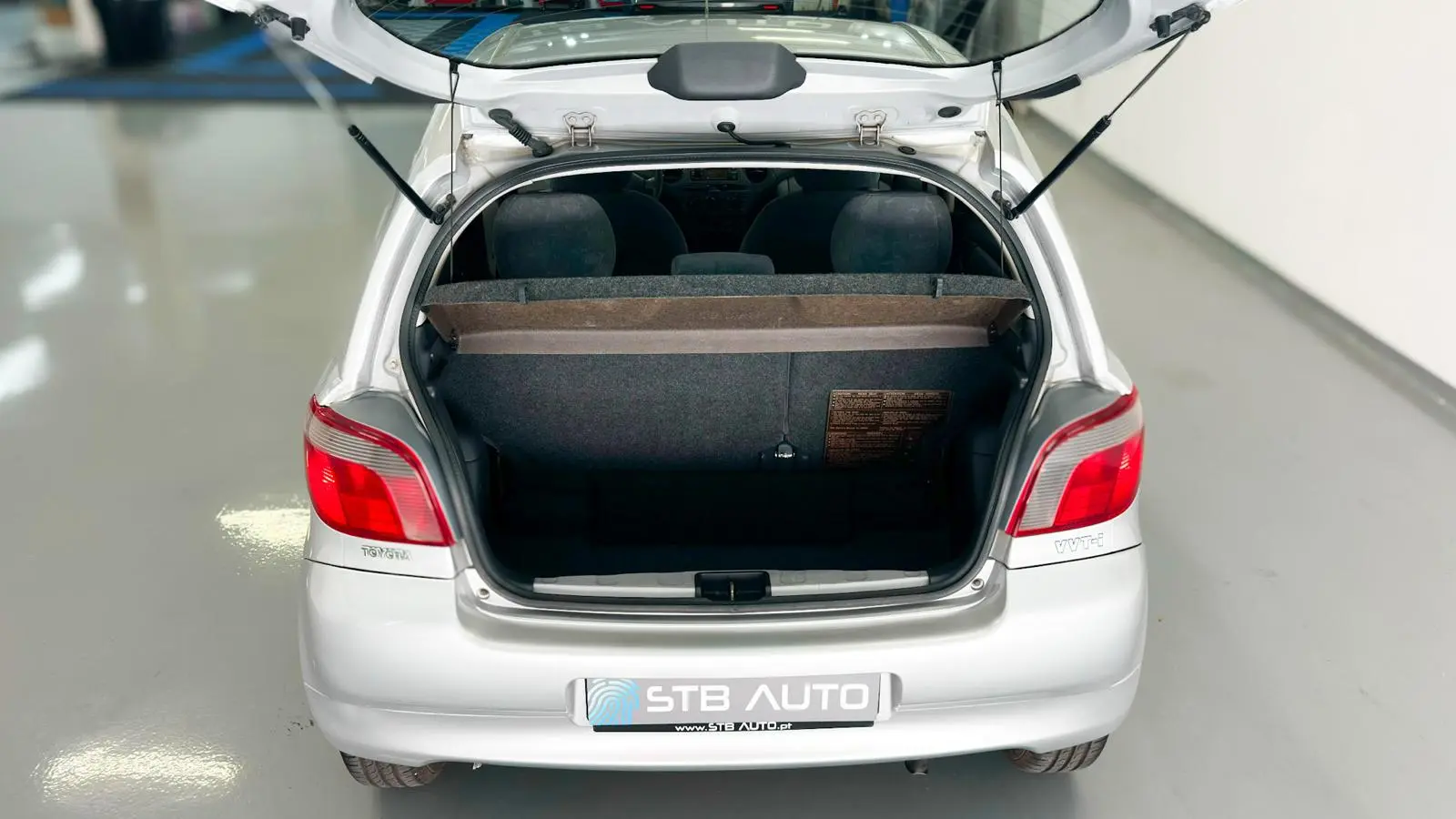 Toyota Yaris 1.0 Sol 27