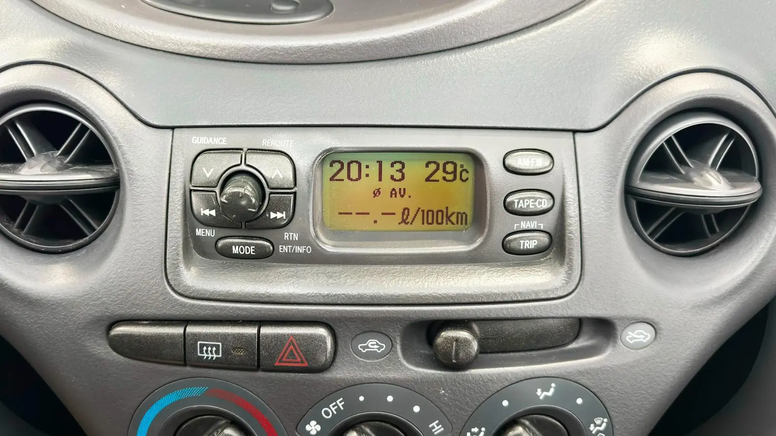 Toyota Yaris 1.0 Sol 18