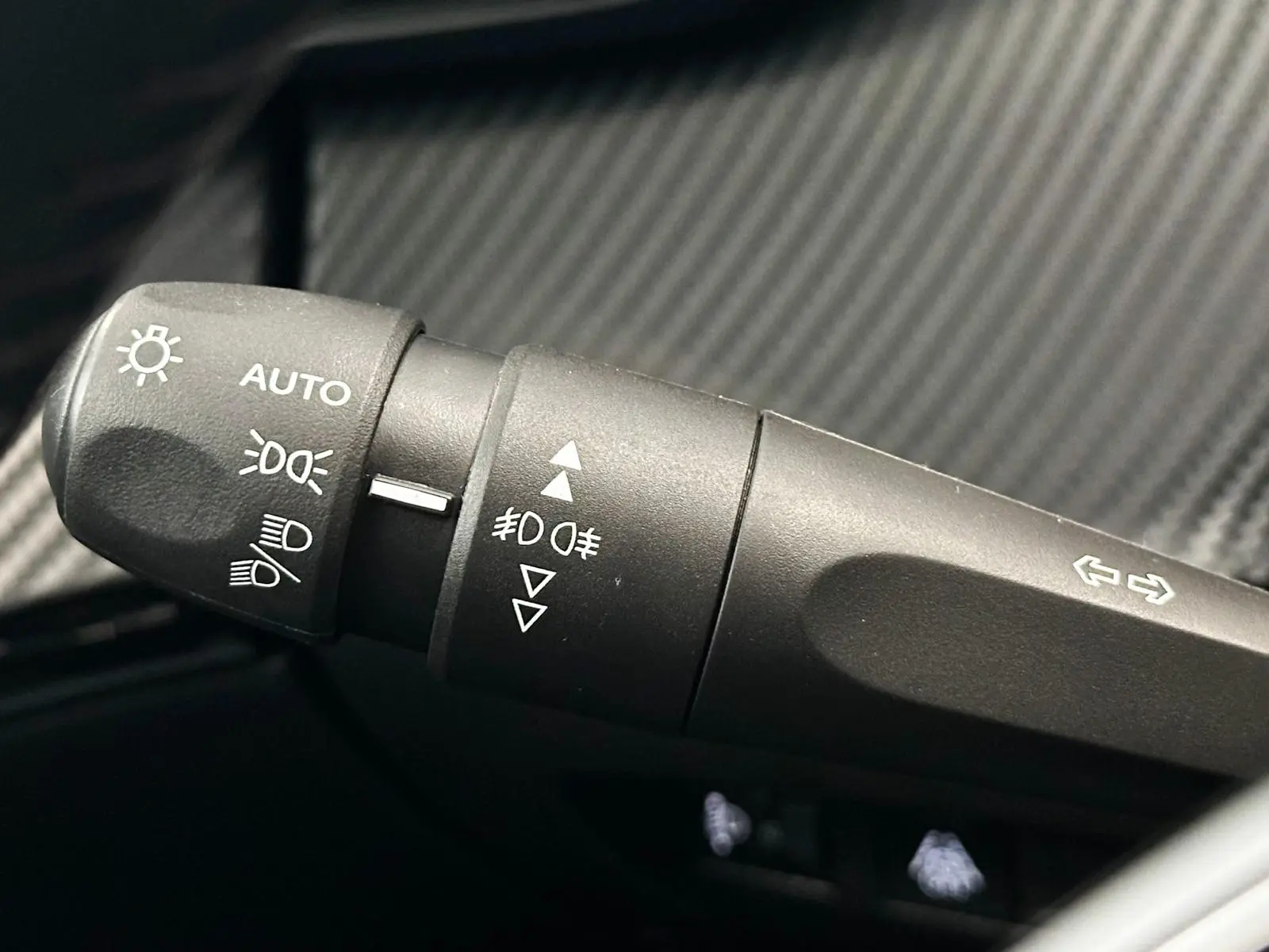 Peugeot 2008 PureTech 130 Stop&Start Allure 23