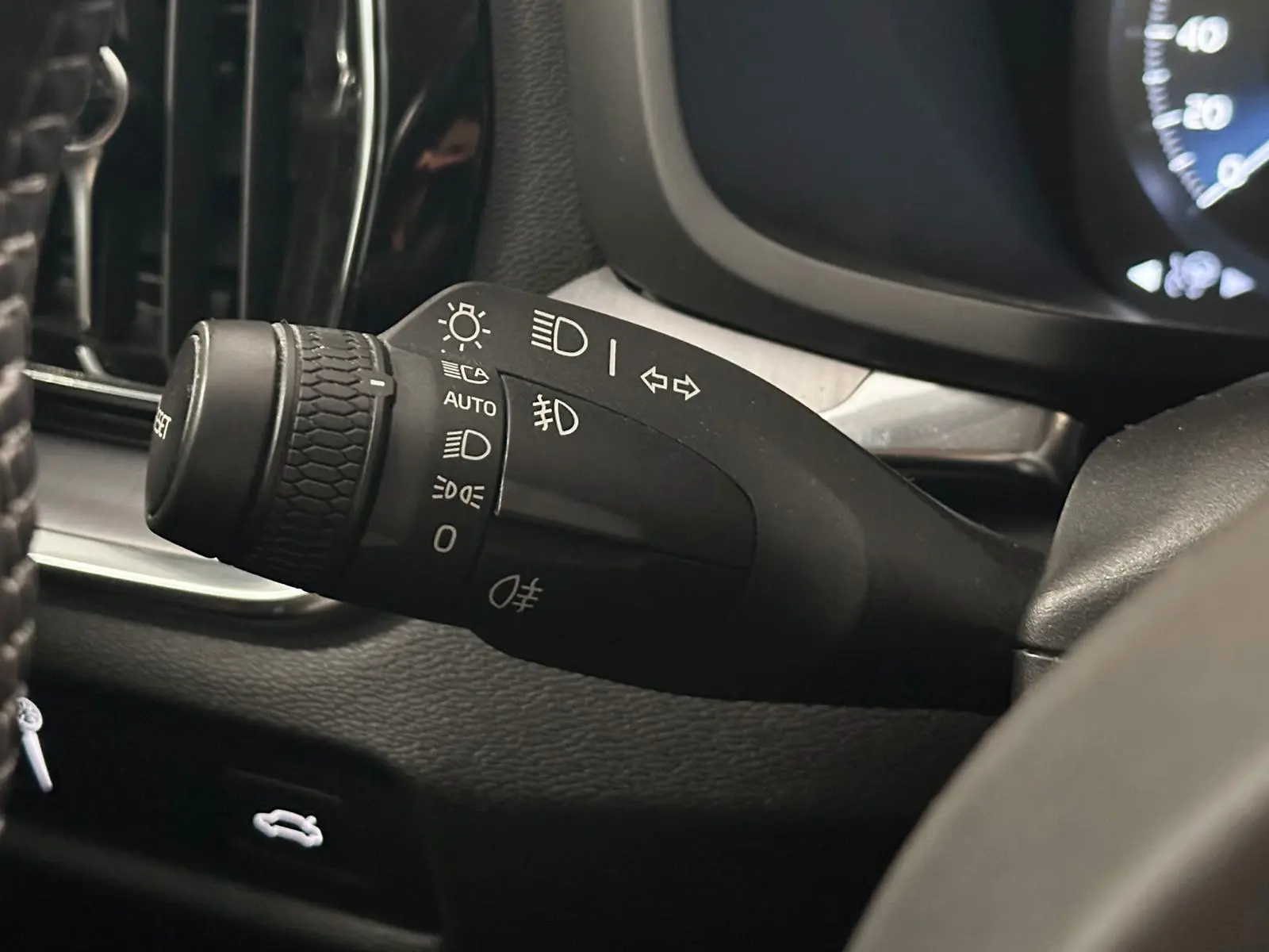 Volvo V60 B4 D Geartronic Momentum Pro 37