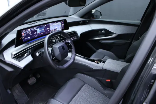 Peugeot E-3008 73 kWh Allure 17
